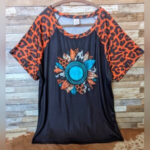Multicolored graphic t-shirt with scoop neck and short sleeves